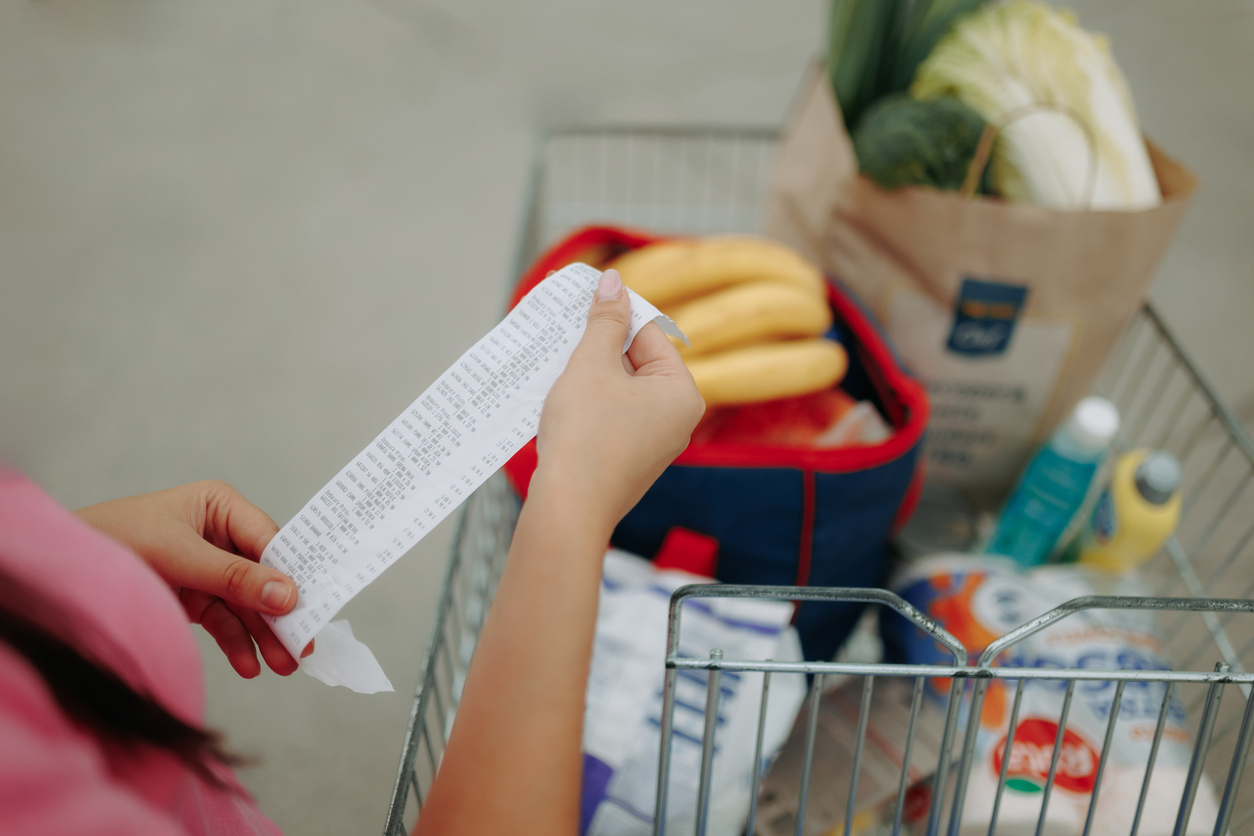 Employee using a grocery gift card to save money on groceries